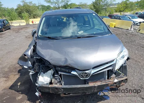 2018 Toyota Sienna Xle 8 Passenger z USA, uszkodzony, nr VIN 5TDYZ3DC8JS935845